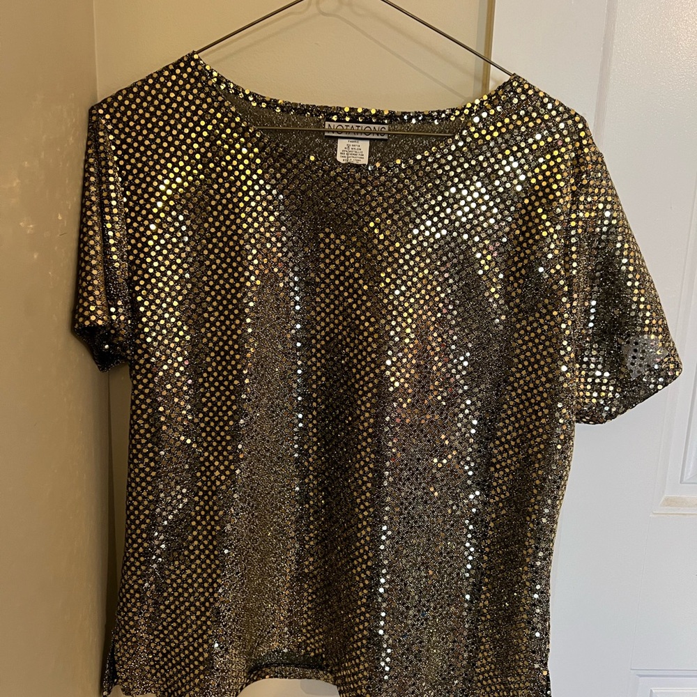 Gold metallic short sleeve party top! Perfect for the holidays. SIZE SMALL